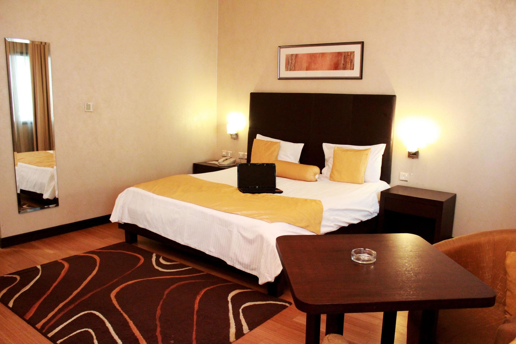 Tulip Creek Hotel Apartments Dubaj Kültér fotó