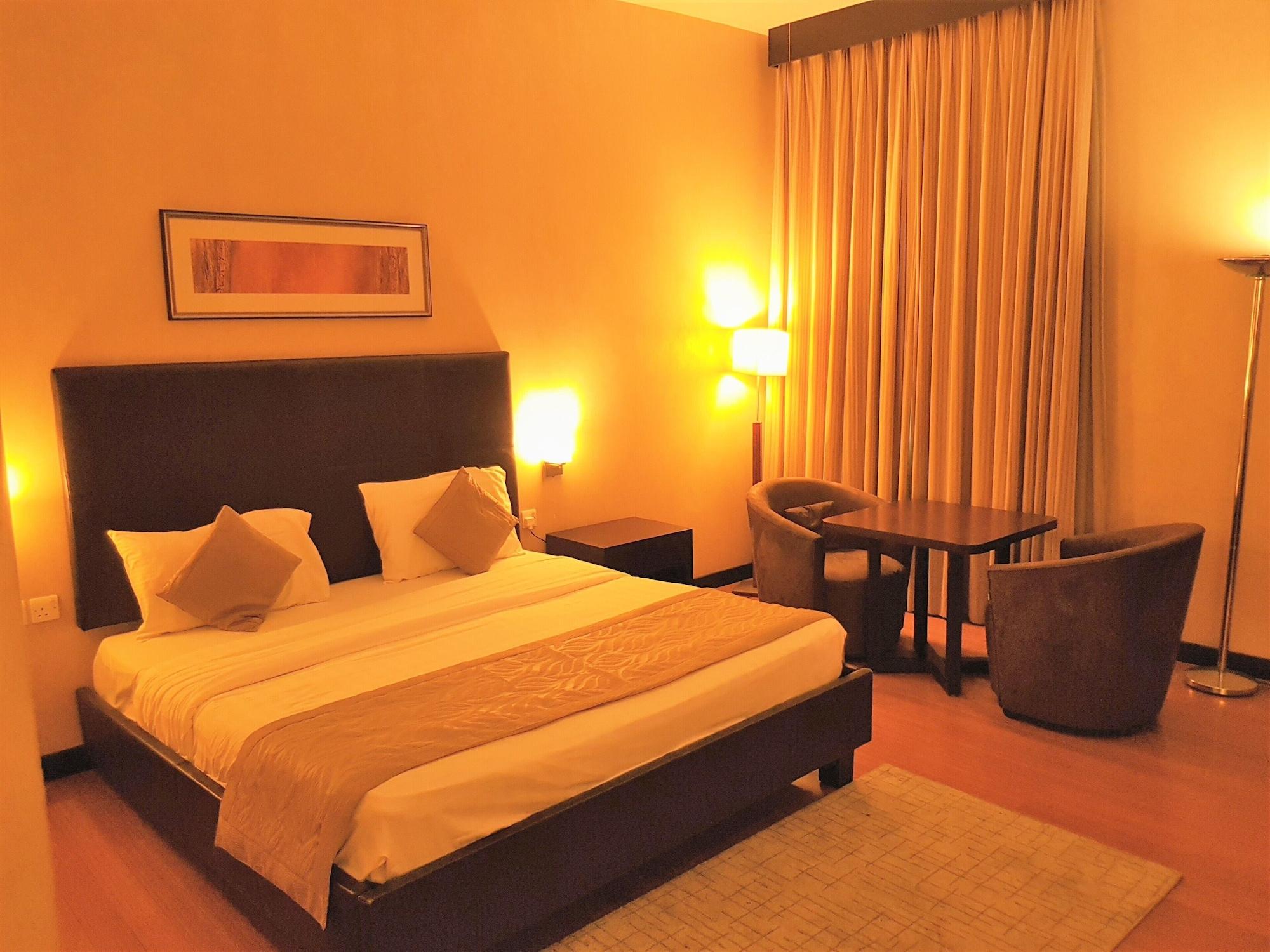 Tulip Creek Hotel Apartments Dubaj Kültér fotó