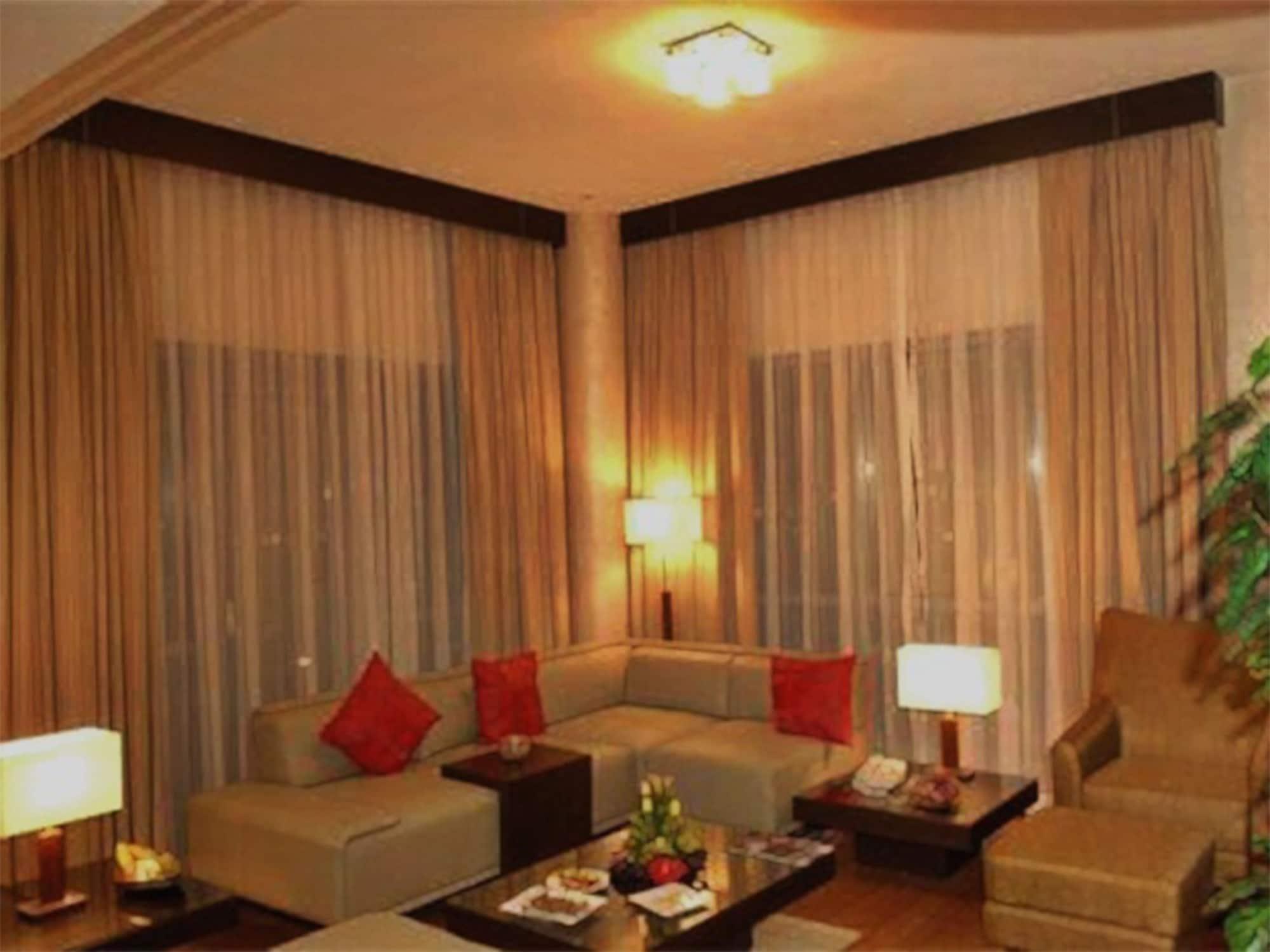 Tulip Creek Hotel Apartments Dubaj Kültér fotó