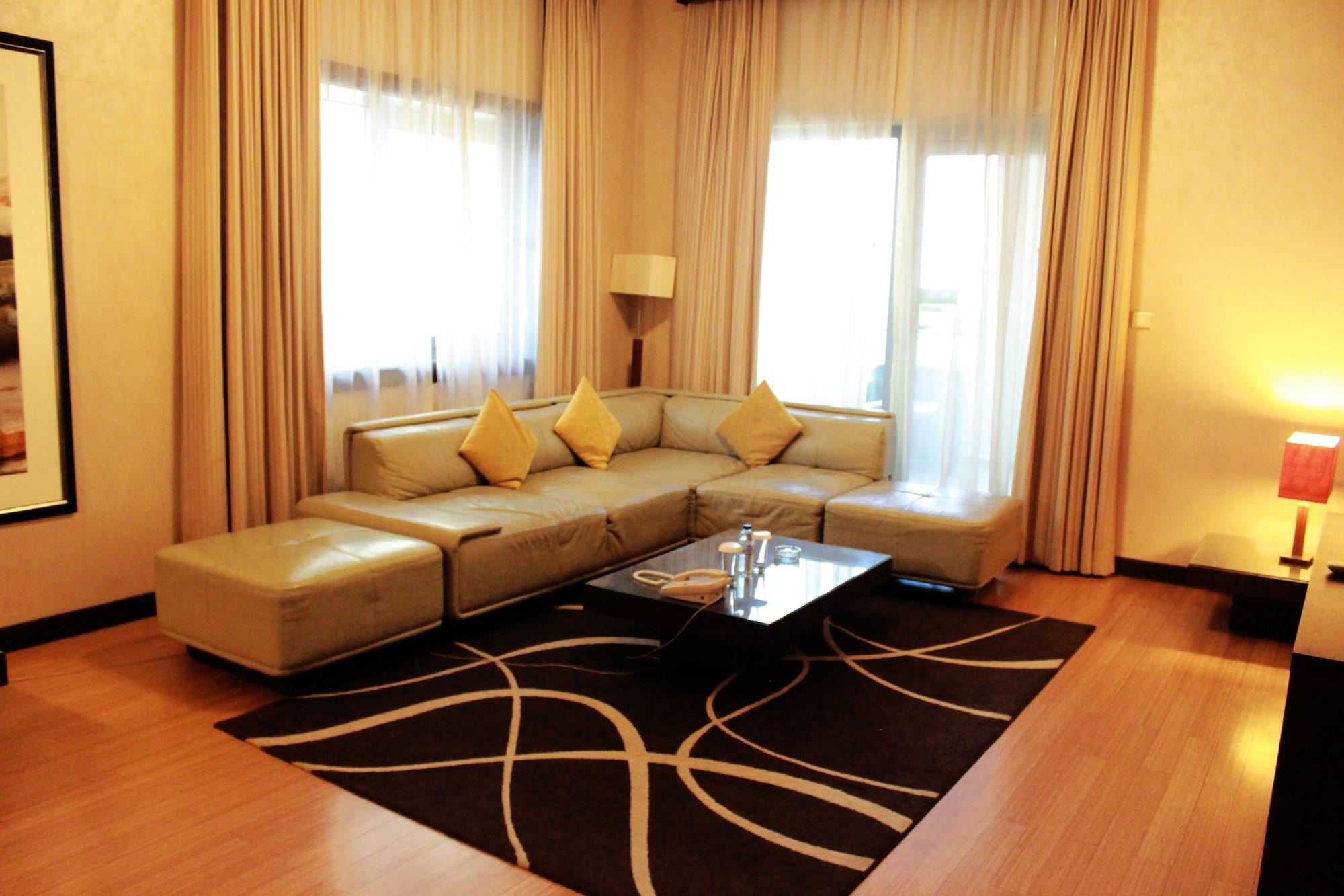Tulip Creek Hotel Apartments Dubaj Kültér fotó